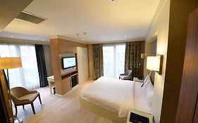 โรงแรมเลอ มิราจ